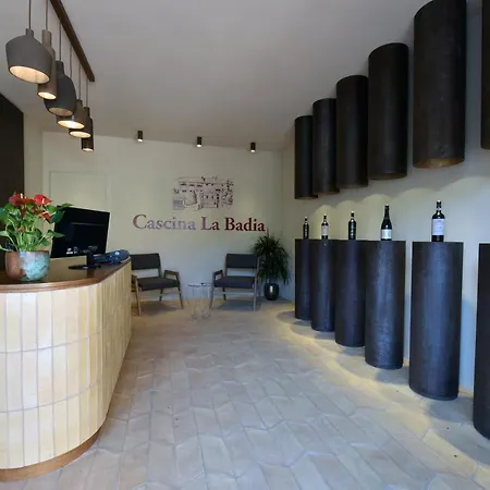 Cascina La Badia 4* Montegrosso dʼAsti