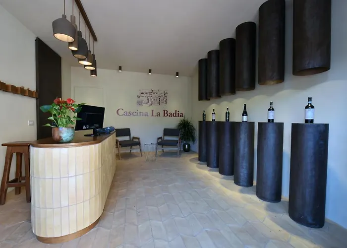 Cascina La Badia 4* Montegrosso dʼAsti