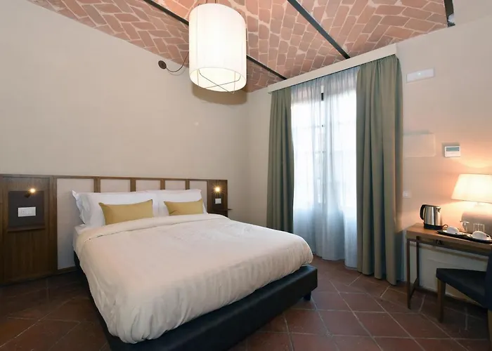 Cascina La Badia 4* Montegrosso dʼAsti